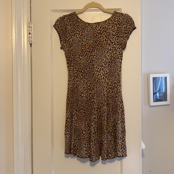 NWT Forever 21 dress sz medium leopard animal print lettuce hem - Picture 6 of 9